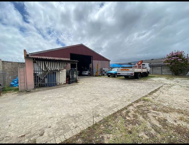 645M² WAREHOUSE FOR SALE IN GEORGE SOUTH